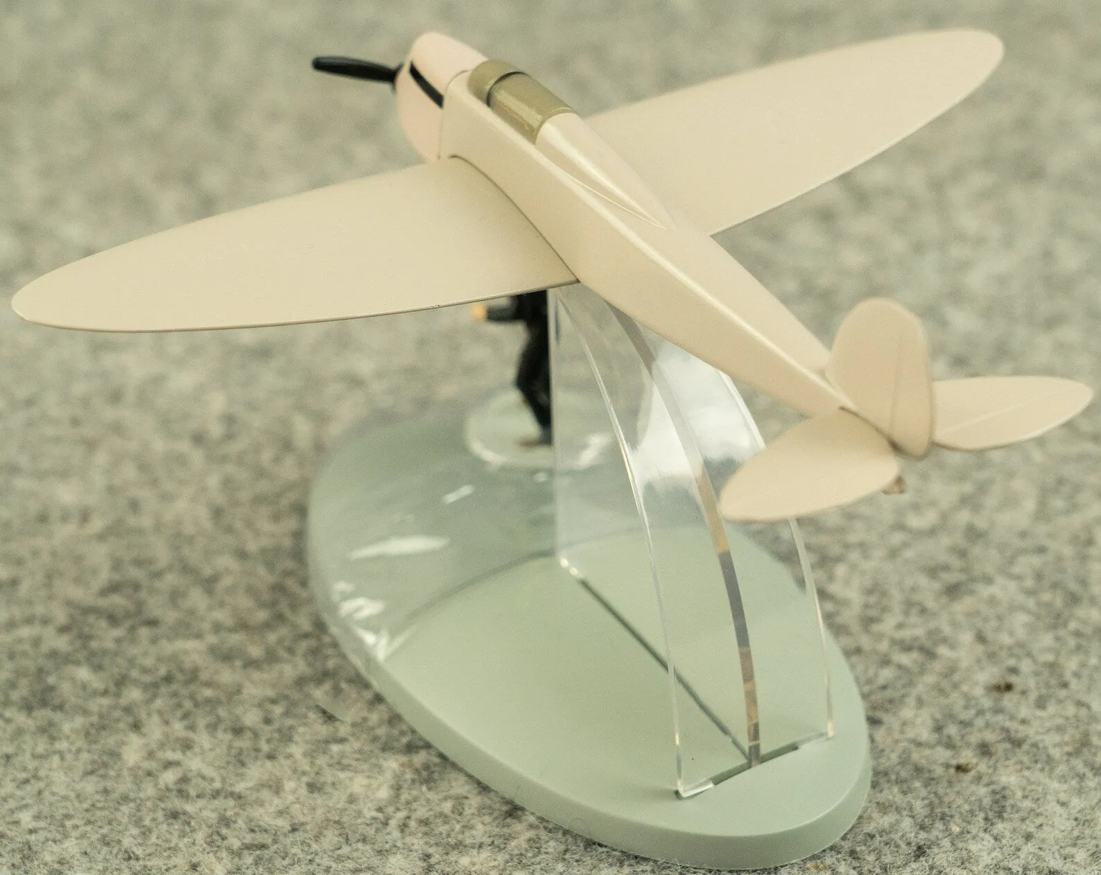 MOULINSART TINTIN PLANE 29538 Gangsters Beige plane: Black Island Model Avion #18