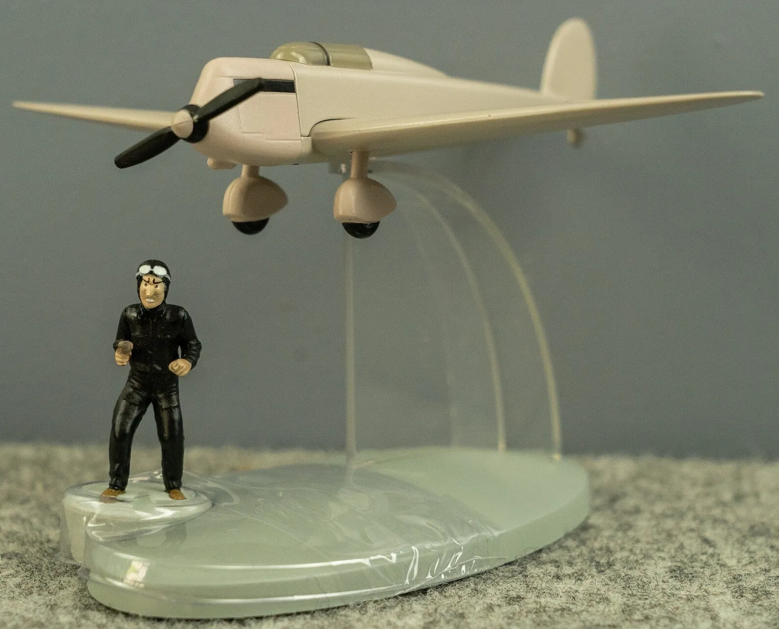 MOULINSART TINTIN PLANE 29538 Gangsters Beige plane: Black Island Model Avion #18