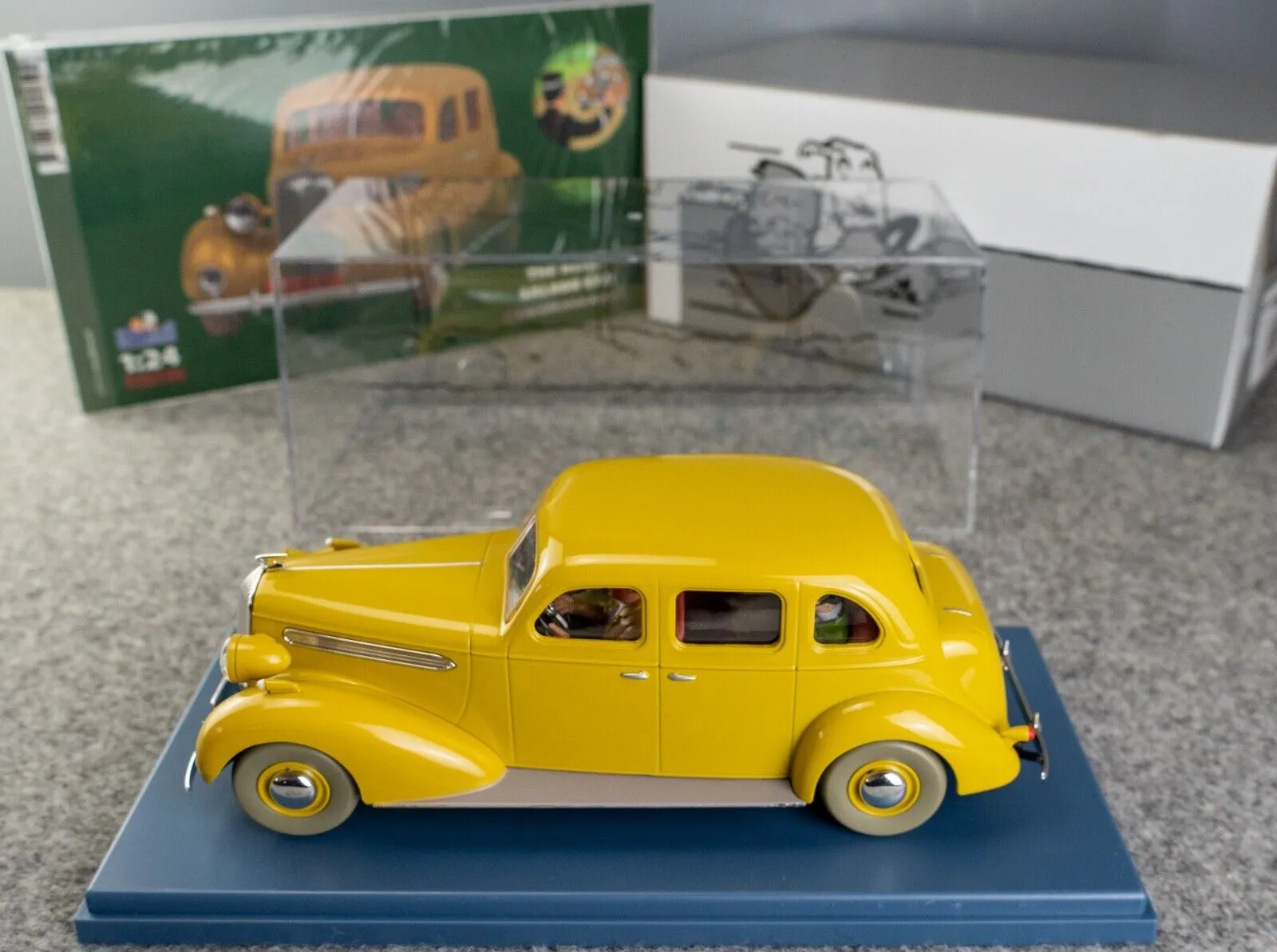 VOITURE TINTIN 1/24 29936 Beige Undercover Car 7 Crystal Balls Hachette Model 36