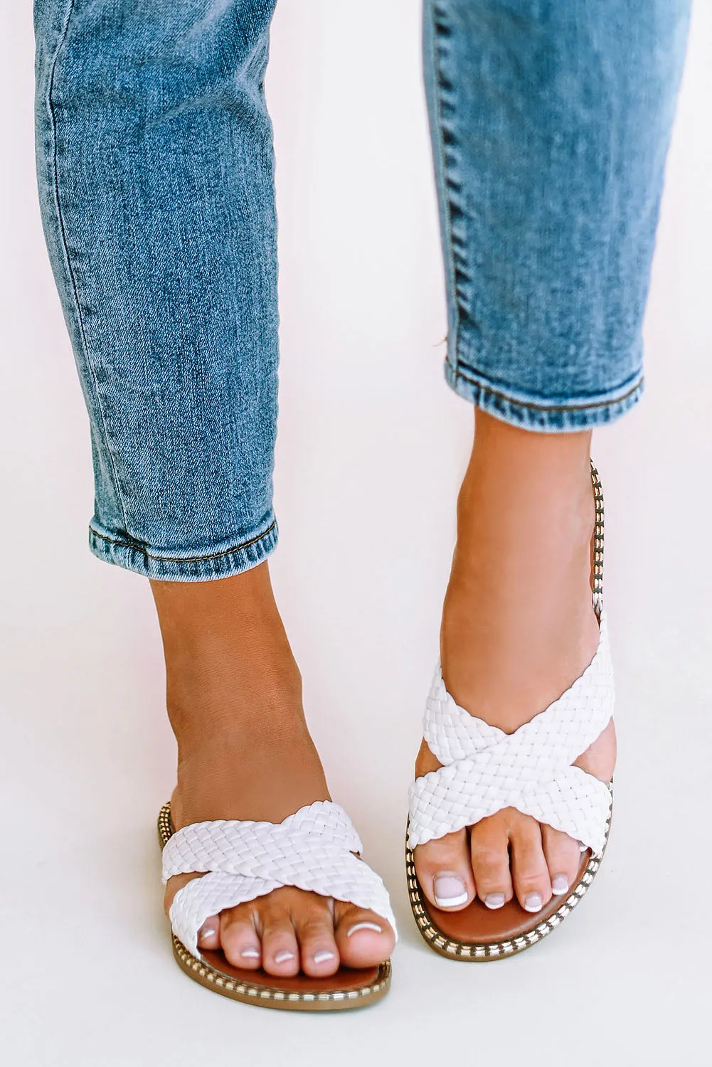 Women's Cross Straps Braided Details Slippers